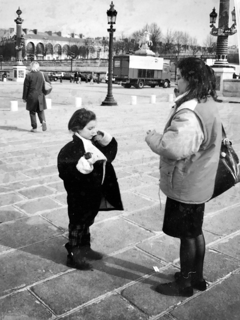 Io e mia madre in Place de la Concorde, febbraio 1992